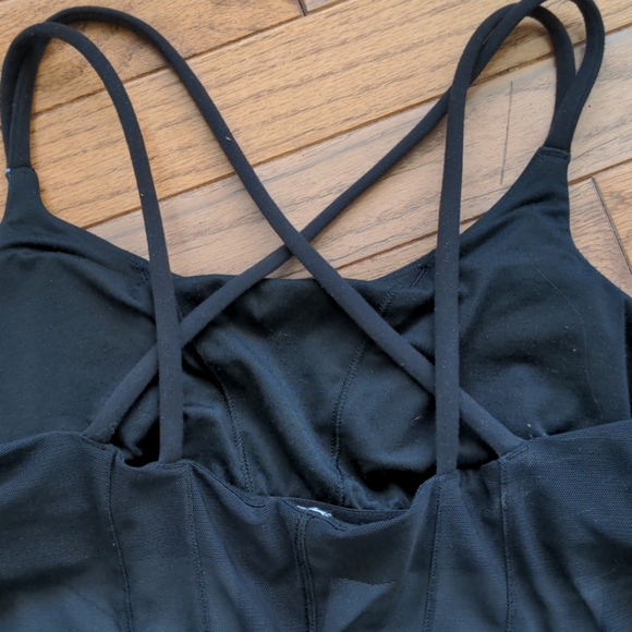 Rare Lululemon Exquisite tank - Picture 3 of 3